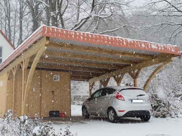 22 Carport bei Schneefall